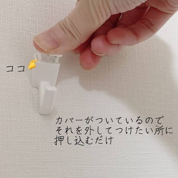 床に散らかる洋服　３０秒でできる収納術に「これはいい」「ためになる」