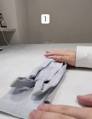 圧倒的に畳みやすい無印エコバッグに「コレ欲しい」　引っ張って折るだけで？