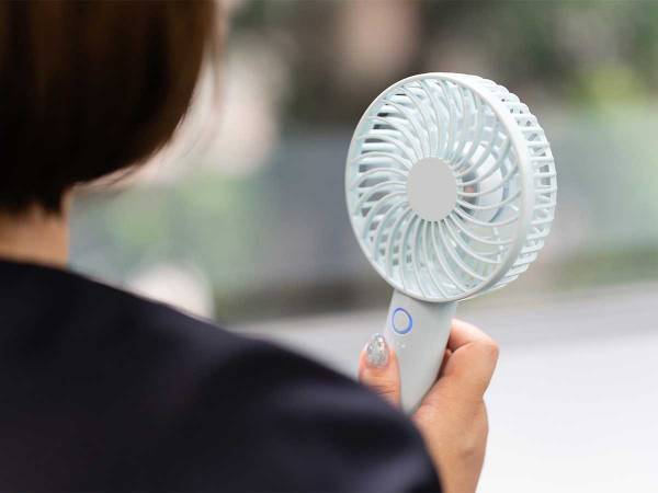 「これは怖い」　携帯扇風機のNGな使い方に「気を付けないと」