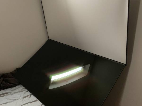 妻「テレビの画面だけ落ちてきた！」　原因に「そんなことあるの！？」「我が家もあった！」