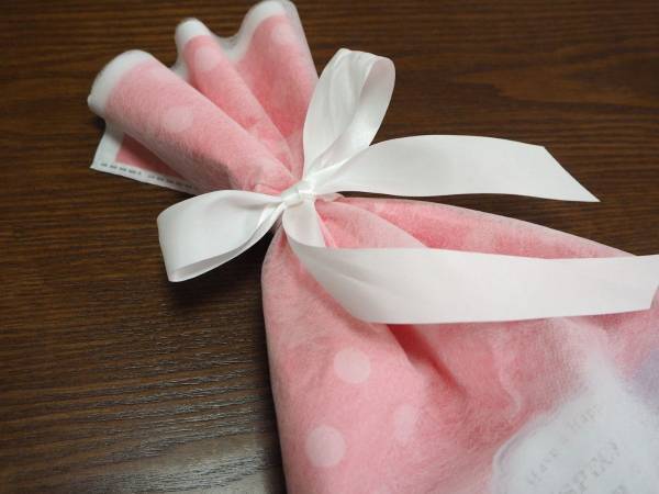 ラッピング用のリボン結びを作るには？　誰でもできる方法に「すごい」「覚えておきたい」