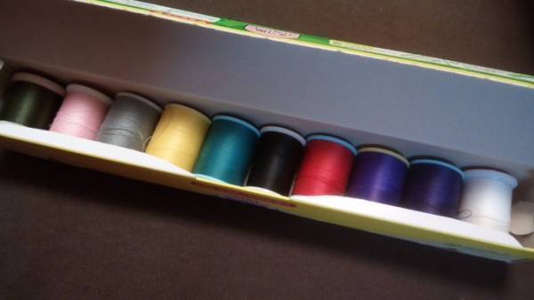 収納場所に悩むミシン糸　画期的な解決策が「めっちゃ使える」
