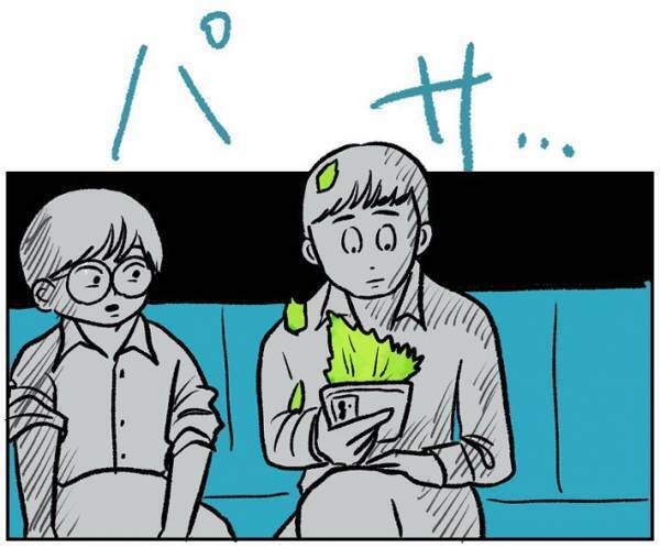 目の前の夫婦も思わず「アァッ…」　駅でサラダを食べる高校生が、まさかの展開に！