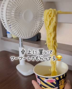 コレ１台でキッチンも洗面所も快適に！　１台○役のコンパクト扇風機に「コレ欲しい」「便利」