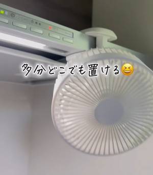 コレ１台でキッチンも洗面所も快適に！　１台○役のコンパクト扇風機に「コレ欲しい」「便利」