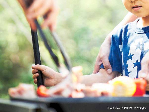 内閣府が注意喚起！　バーベキューや花火でのNG行動とは？