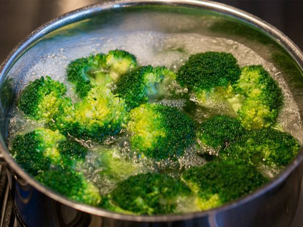 「ブロッコリーは生で食べられる？」返答した生産者　内容に「知らなかった！」「表現に吹いた」