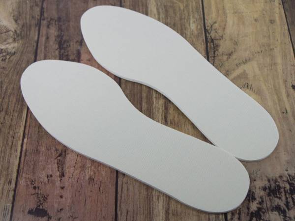 インソールへのひと工夫で靴擦れ対策　○○するだけでストレス軽減