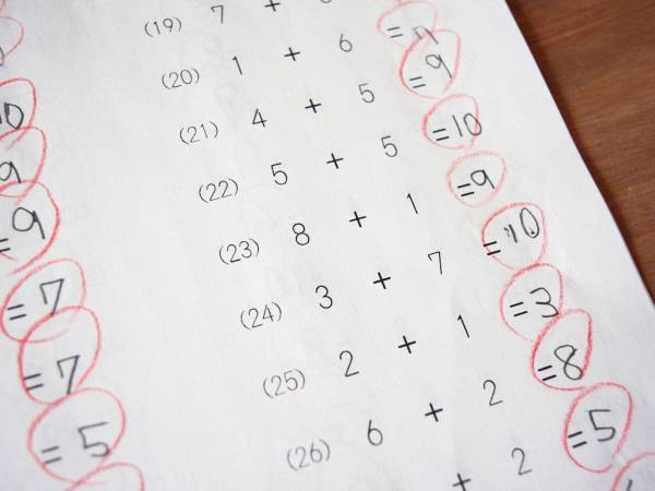 増え続けるプリントを管理するには？　目からウロコの方法に「グッドアイディア」