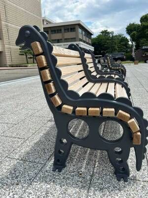 福井県庁前のベンチが『あの形』になっていると話題に　「知らなかった」「気付く人もすごい」