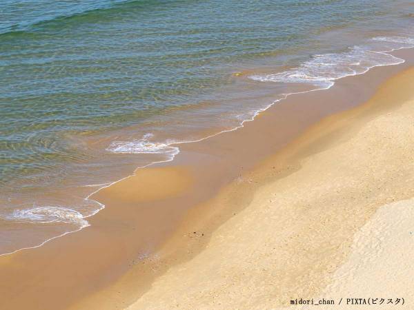 「普通の波と見分けがつかない」「戻るのが困難？」　知らないと怖い海の危険に内閣府が注意
