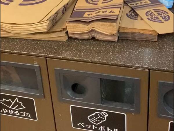 コンビニ「ノークレームでお願いします」　レジ袋の代わりに用意した物が「ありがたい」