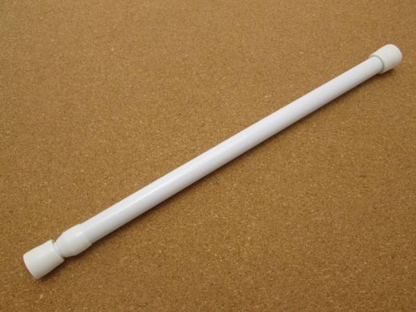 つっぱり棒を使ったデッドスペース活用テクに「天才すぎ」「実践します！」