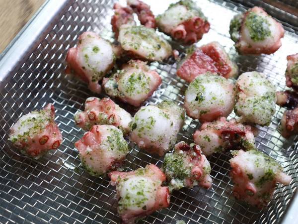 みんな好きなヤツ！　タコを『あのタレ』に漬けたら「ギョエーって声が出るくらいおいしかった」