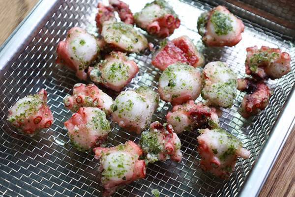 みんな好きなヤツ！　タコを『あのタレ』に漬けたら「ギョエーって声が出るくらいおいしかった」