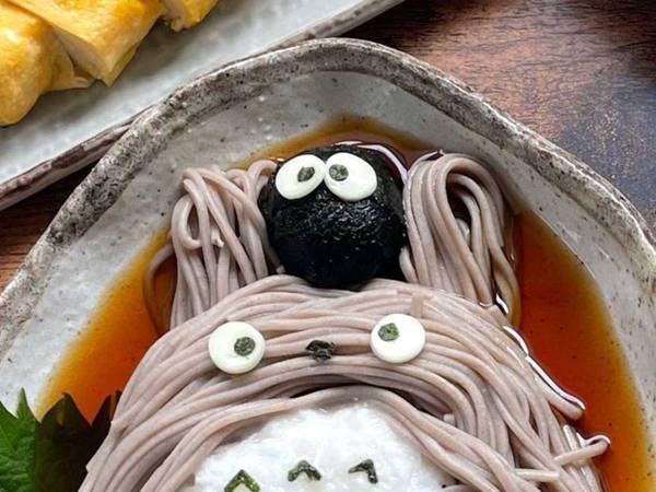 再現度の高い『トトロ蕎麦』にコメント続出　「めちゃ合ってる」「かわいい！」