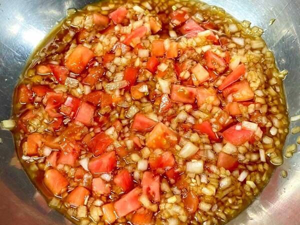 揚げ物もさっぱりウマい　油を使わない『トマトの万能ソース』の作り方は　「作り置きしたい」
