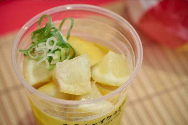 レモンの量にびっくり！『丸亀シェイクうどん』の新シリーズ、その味は…？