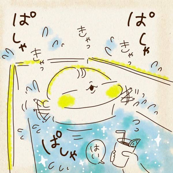 狭いベランダでもプールで遊べる？　母親のアイディアに「最高」「今日やりたかった」