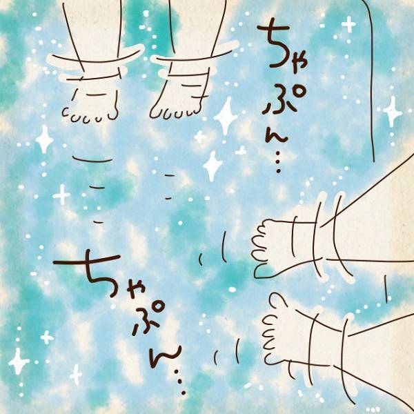 狭いベランダでもプールで遊べる？　母親のアイディアに「最高」「今日やりたかった」