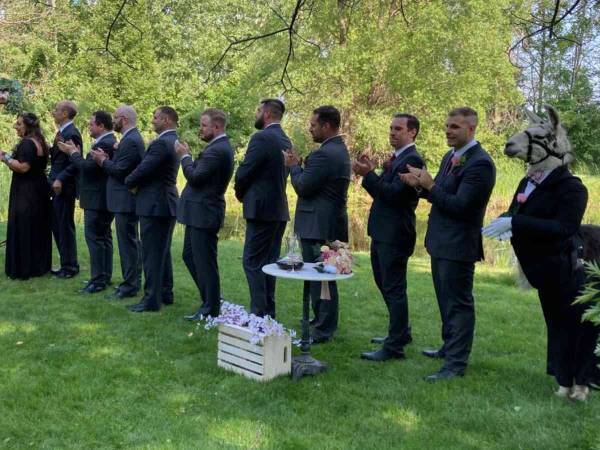 二度見必至！　みんなを笑顔にした結婚式の『ゲスト』とは？「笑いすぎて涙が出た」