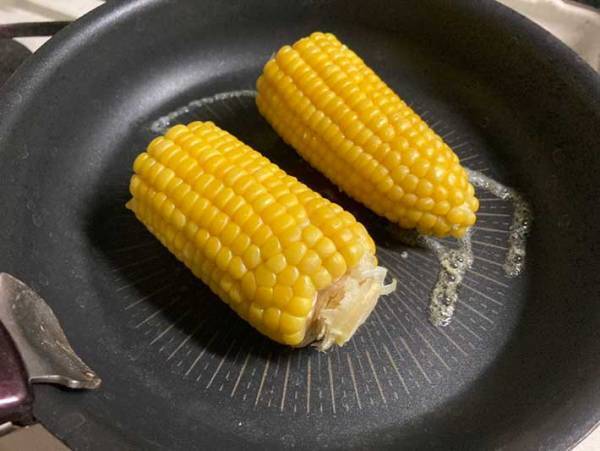 レンジで簡単『焼きトウモロコシ』の作り方　「祭りの味を再現」「絶対おいしい」