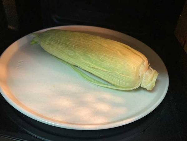 レンジで簡単『焼きトウモロコシ』の作り方　「祭りの味を再現」「絶対おいしい」