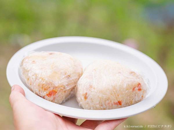 梅干しのおにぎりが止まらないおいしさに　食べた人が驚くレシピに「絶対作る」「よだれ出てきた」