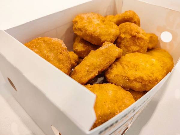 ドライブスルーで買ったポテトとナゲット　快適に食べる方法に「目からウロコ」