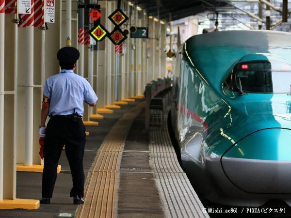 東京駅で「車いすの方、通りまぁ〜す！」　手を叩き叫ぶ駅員に「恥ずかしい」と伝えると？
