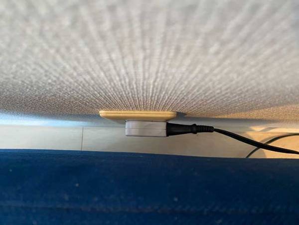 大きなACアダプタを２つ挿すのが難しい…　解決する１００均アイテムに「これこれ！」