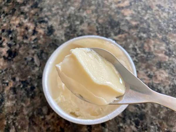 バニラアイスの味変にピッタリなのは？　まさかの正解に「相性抜群」「夏ずっとやる」