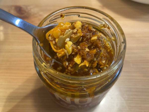 「辛さ控えめ」「食感が楽しい」　カルディの『万能調味料』でいつもの料理が様変わり！