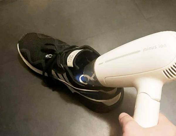 脱いだらすぐ臭う靴　『アレ』を数枚入れておくと？　「もう気にならない」「夏も履ける」