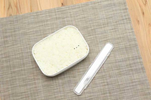 あまりにシンプルな『キャラ弁当』　その質素な見た目に「虚無すぎる」「かわいい」の声