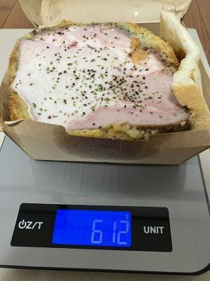 思い切ってしまったスーパー　カツサンドに「その発想はなかった」「パンは添えるだけ」