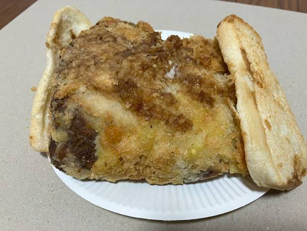 思い切ってしまったスーパー　カツサンドに「その発想はなかった」「パンは添えるだけ」
