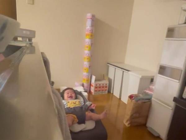 夕飯作りに励む女性　しかし、一向に進まない理由に「大人の自分でも笑っちゃう」