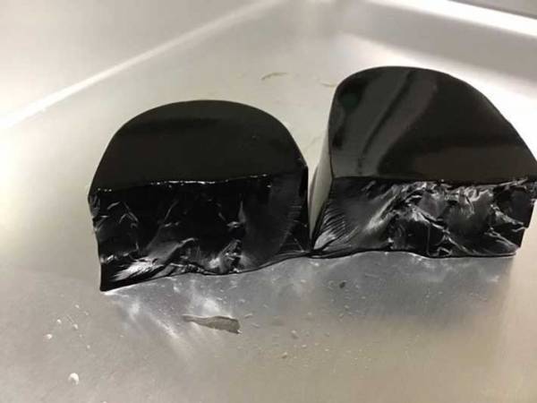 ブラックホールのように吸い込まれそう…！　和菓子店の試作品に「遊び心が大好き」の声