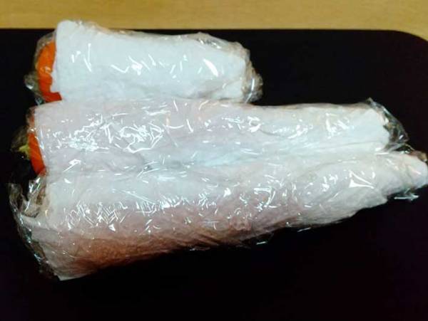 すぐしなびる使いかけの人参　カット面に〇〇するだけで？　「全然違う！」「ずっとやる」