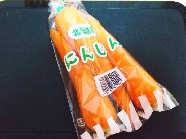 すぐしなびる使いかけの人参　カット面に〇〇するだけで？　「全然違う！」「ずっとやる」