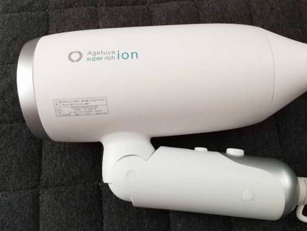 ベタベタを残さず、シールをはがす裏技に「おぉ～！」「気持ちいい」