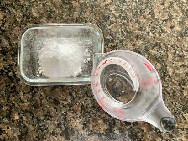 おうちで簡単に実験！　『いきなり氷る魔法の水』に、つい大人も夢中になった