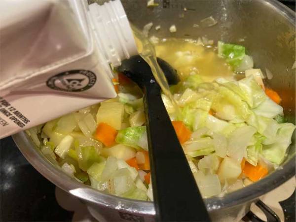 「めっちゃ便利」「もう手放せない」　コストコで買える『即完売するだし汁』とは？