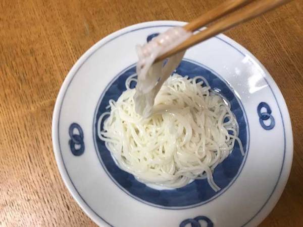 時間が経つと塊になる『そうめん』　アレを１個入れてゆでると？　「ウソみたい！」