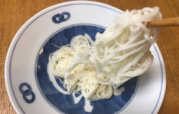 時間が経つと塊になる『そうめん』　アレを１個入れてゆでると？　「ウソみたい！」