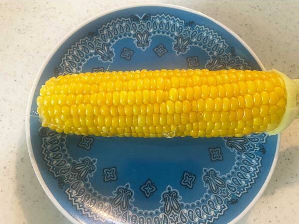 これはクセになる！ 　トウモロコシの皮とヒゲが一気に取れる裏技