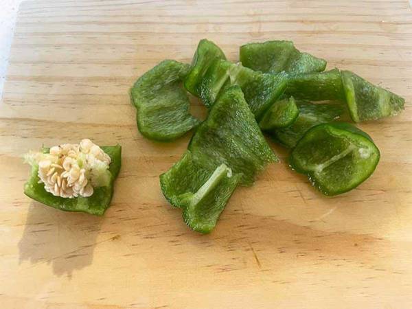 種がバラバラにならない『ピーマンの切り方』　「早く知りたかった」「めっちゃ簡単」