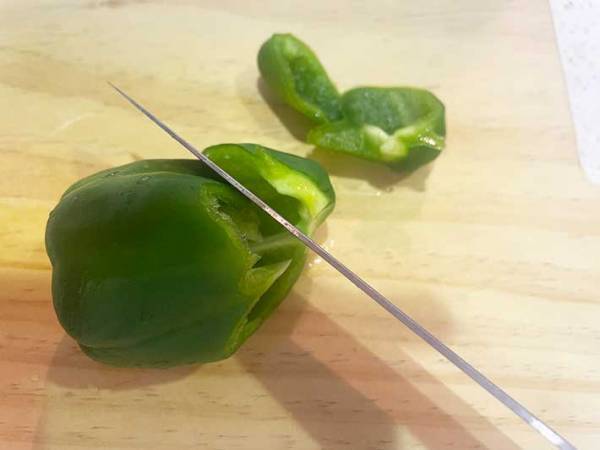 種がバラバラにならない『ピーマンの切り方』　「早く知りたかった」「めっちゃ簡単」