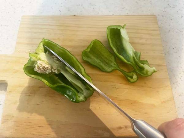 種がバラバラにならない『ピーマンの切り方』　「早く知りたかった」「めっちゃ簡単」